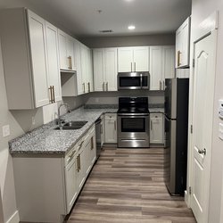 modern kitchen at The Verandas apartments in Thomasville, GA